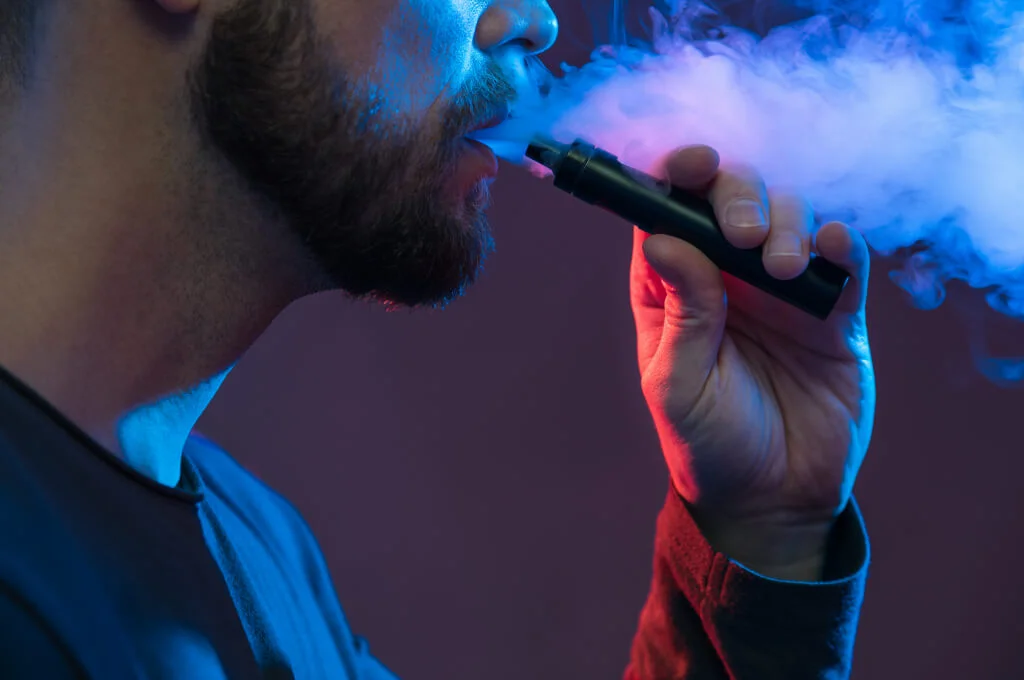 Vaping flavored e-liquid with an electronic cigarette